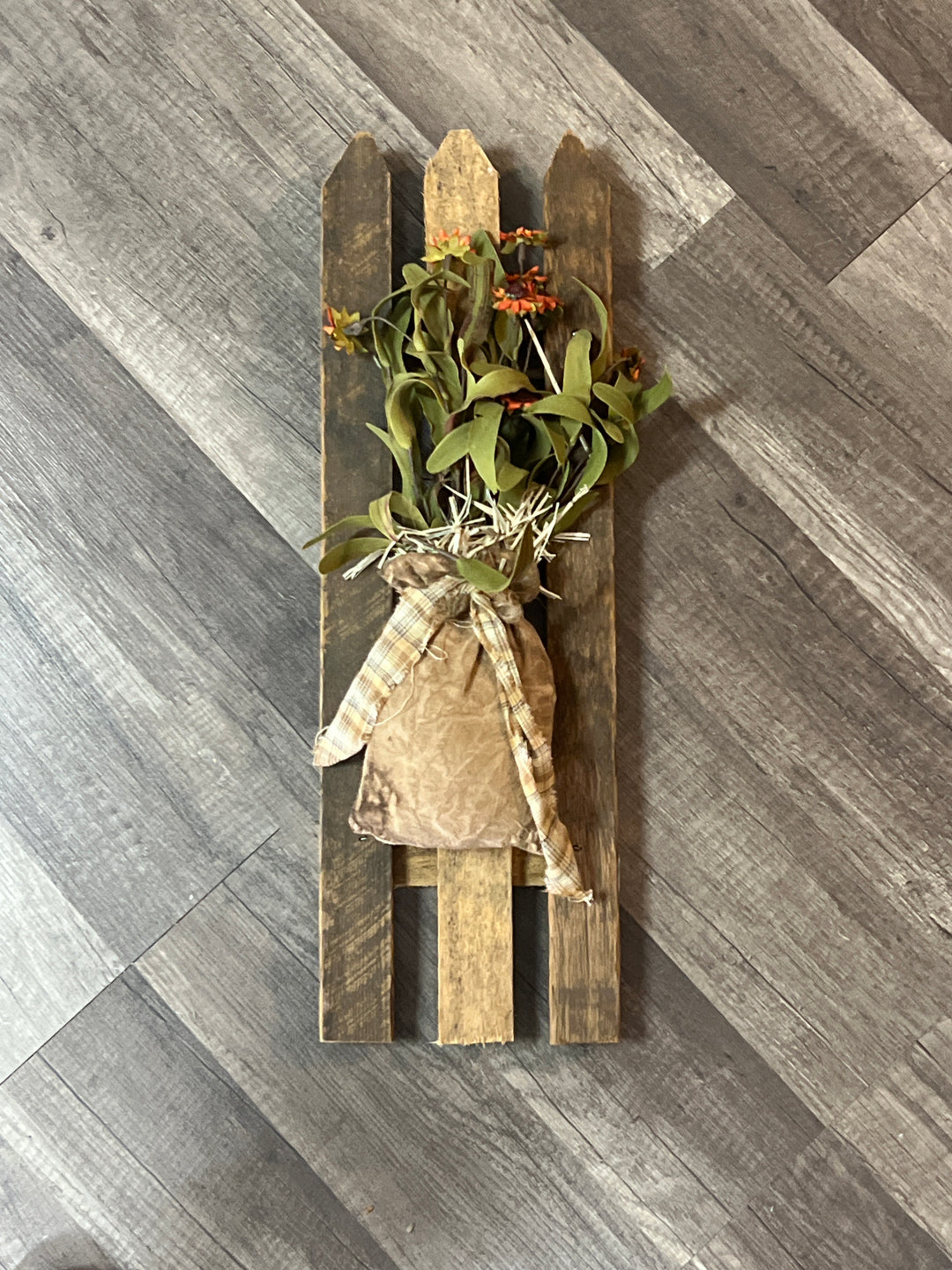 Slat Fence with Pouch and Floral