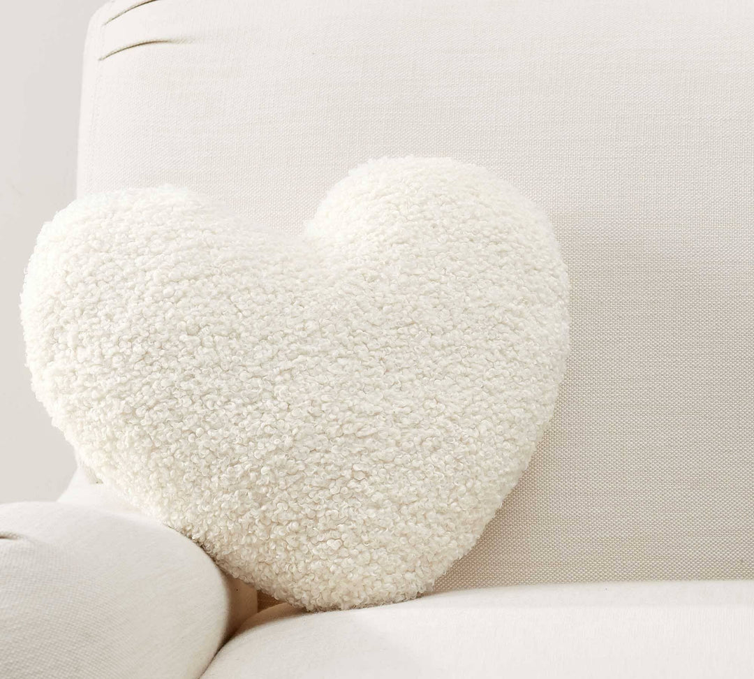 Heart-shaped plush throw pillow decoration