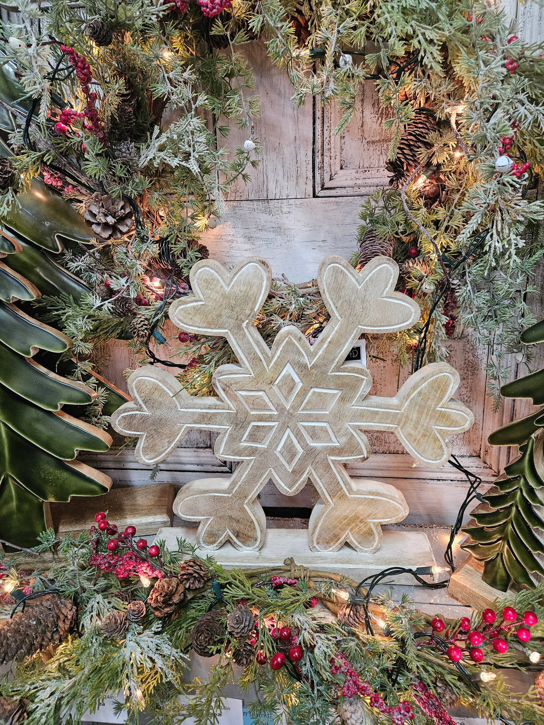Snowflake Sitter 16in